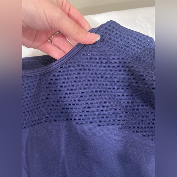 Unbranded Performance Workout Long Sleeve Top With Mesh Panels - Picture 2 of 8